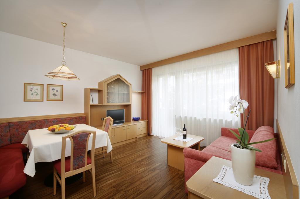 Egger Apartments Rifiano Oda fotoğraf